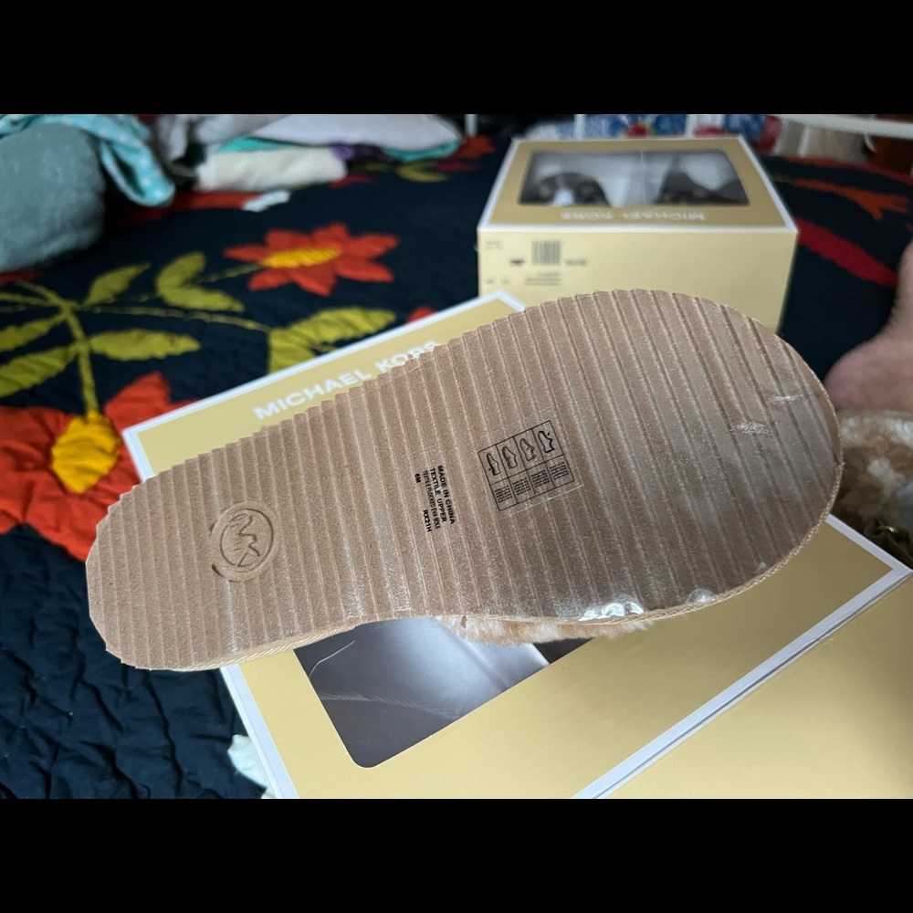 Michael Kors Juniper Slipper Slide - Picture 4 of 6